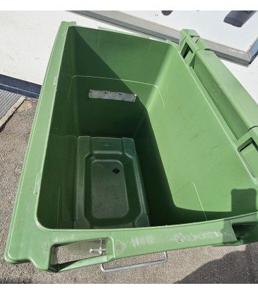 Container vert 770 litres d'occasion